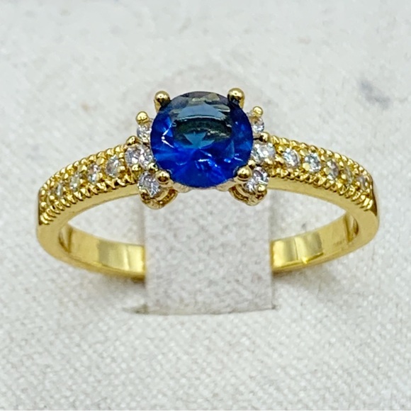 NEW  gold plated blue sapphire glass cocktail ring with clear side stones size 7 - Picture 1 of 9